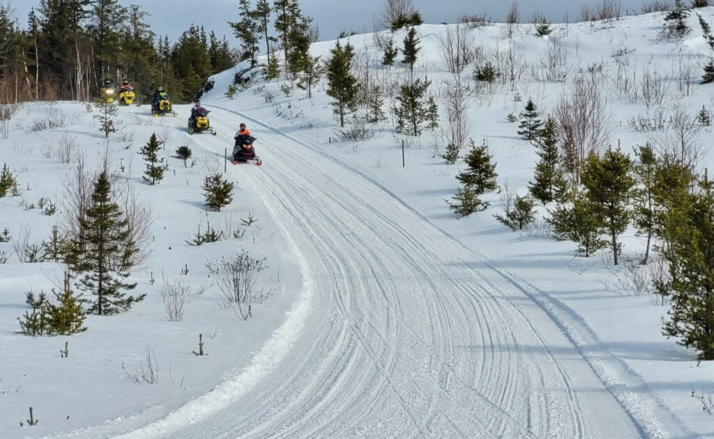 Craig Nicholson and his snowmobiling friends in Abitibi-Témiscamingue